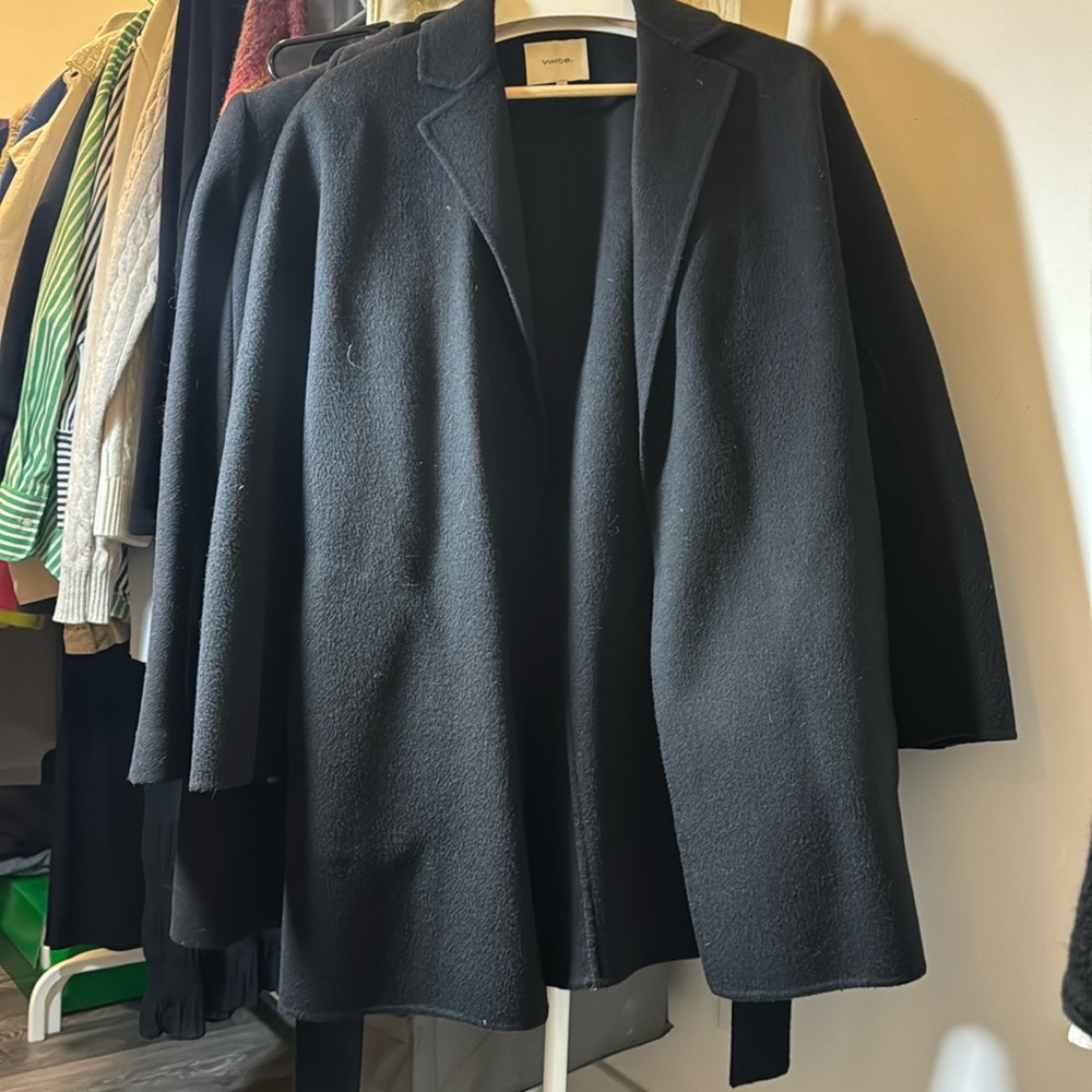 VINCE - Black fine wool belted coat